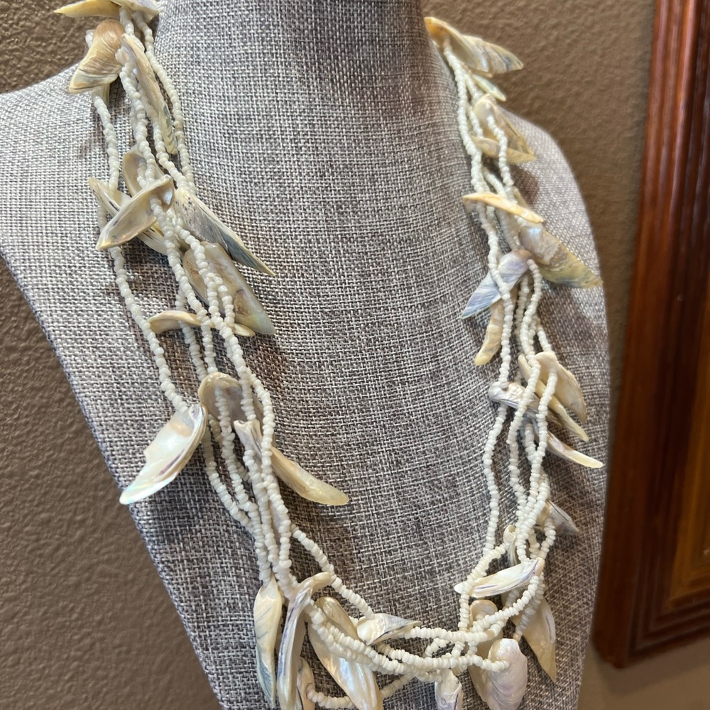 Shell & bead necklace - Picture 3 of 7